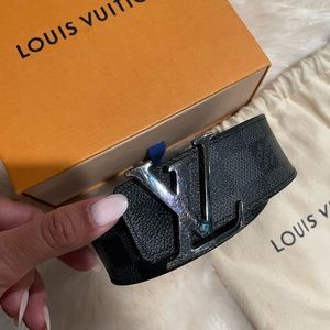 Authentic men Louis Vuitton reversible belt size 95